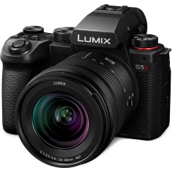 Panasonic Lumix S5 II con lente de 20-60 mm